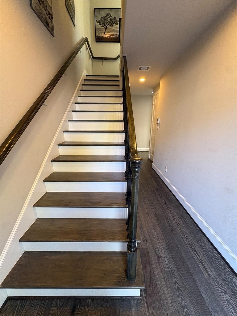 612 E 20th Street - Photo 2