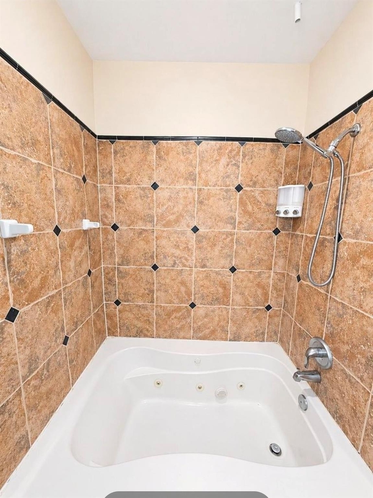1602 Elgin Street - Photo 10