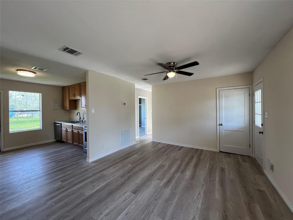 1324 W 10th Street - Photo 10