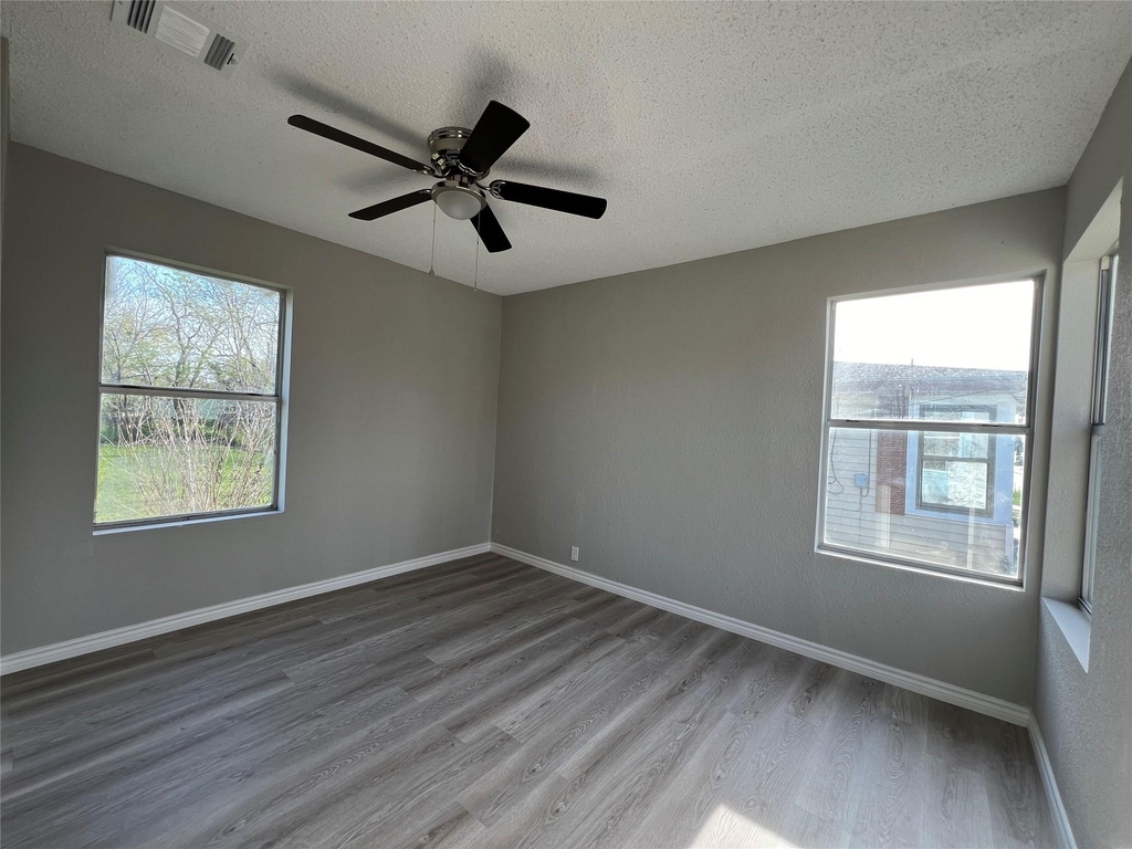 1324 W 10th Street - Photo 13