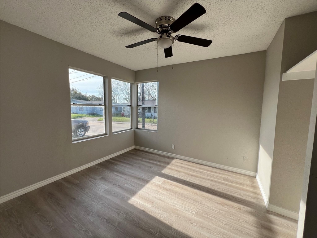 1324 W 10th Street - Photo 12
