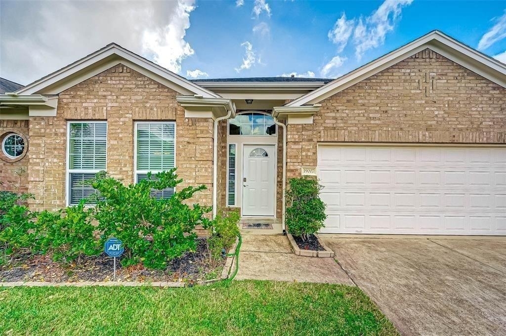 19007 Moss Bay Lane - Photo 1
