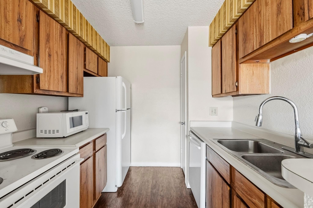 1500 Bay Area Boulevard - Photo 9