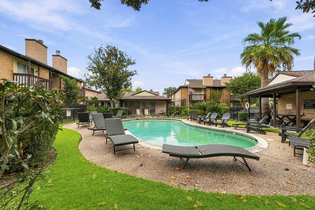 1500 Bay Area Boulevard - Photo 16