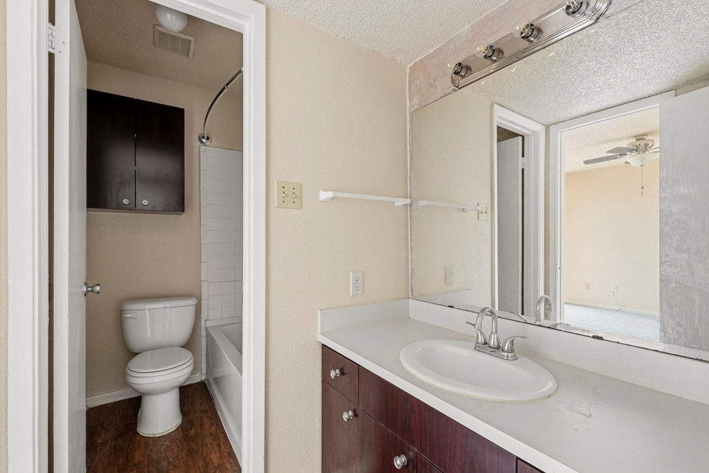 1500 Bay Area Boulevard - Photo 11