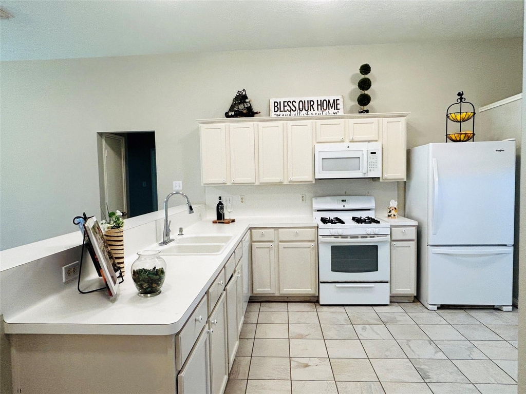1404 Helmsley Drive - Photo 17