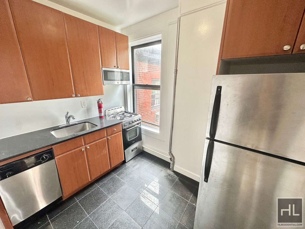 East 12th Street - Photo 3