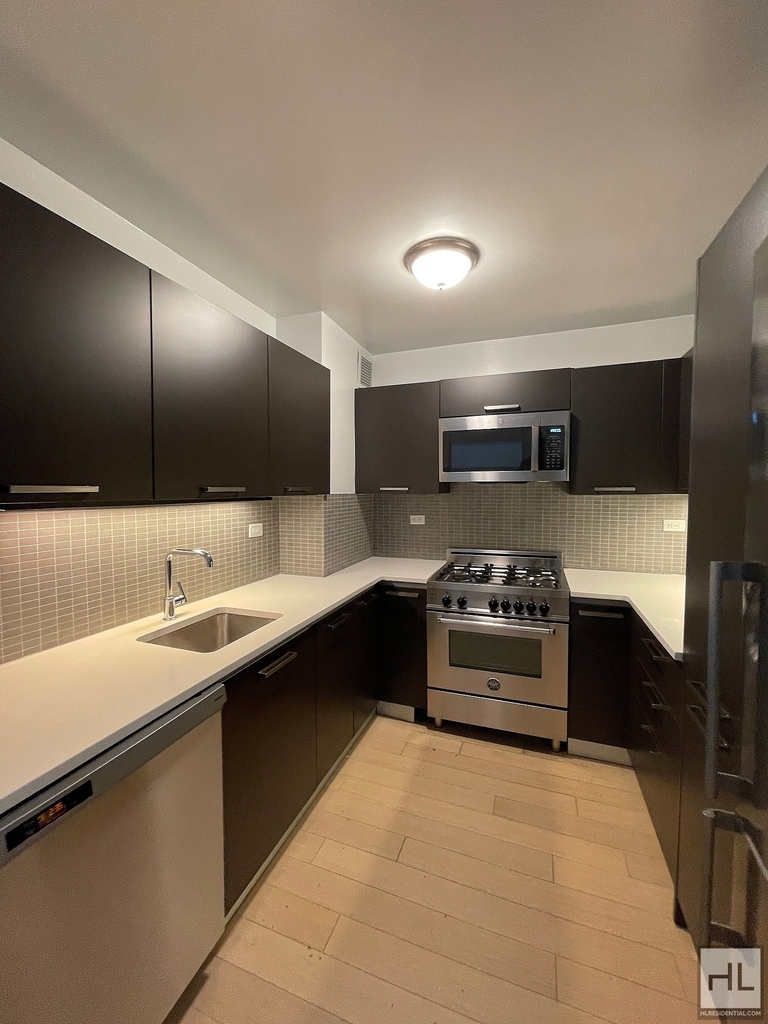 East 39th Street - Photo 2