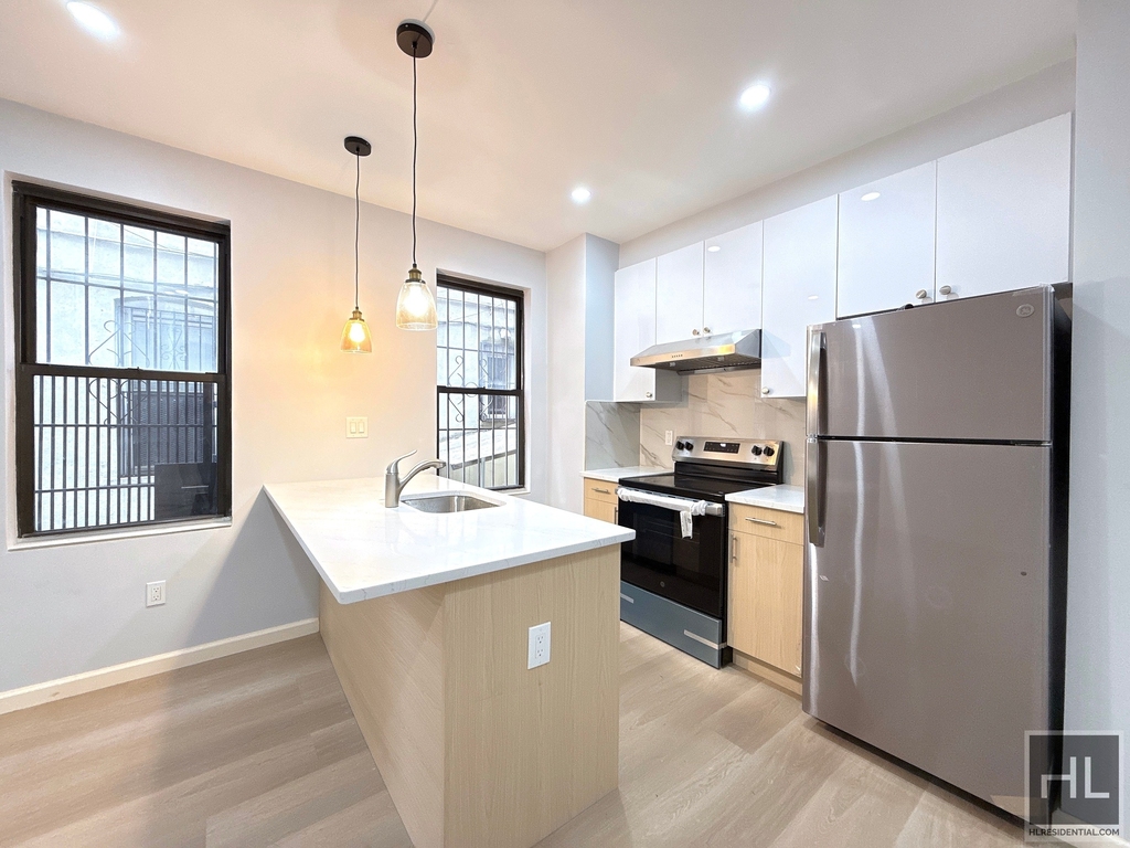 Steinway Street - Photo 3