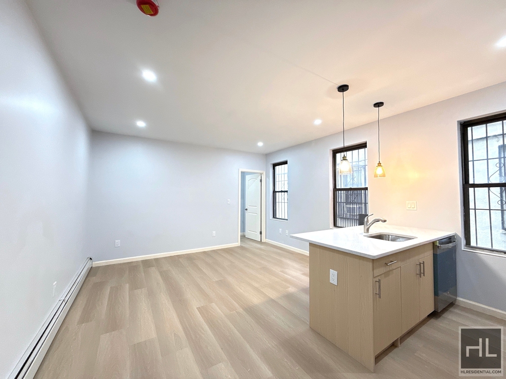 Steinway Street - Photo 5