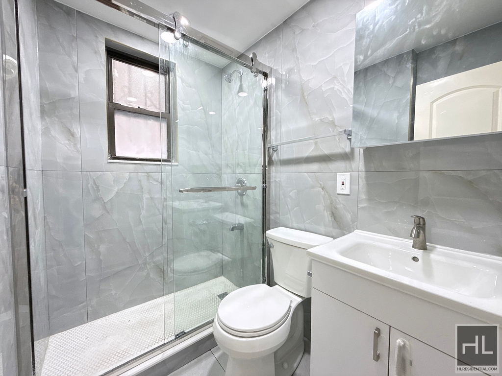 Steinway Street - Photo 2