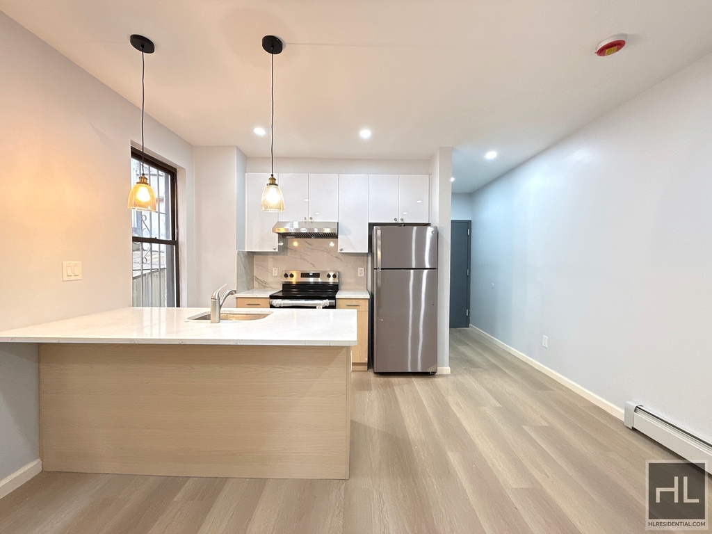 Steinway Street - Photo 1