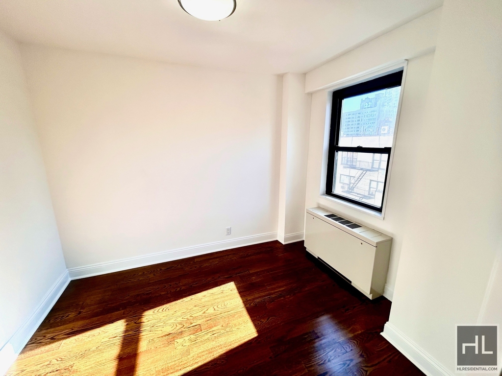 E 88th St - Photo 3