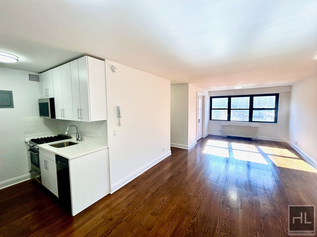 E 88th St - Photo 0