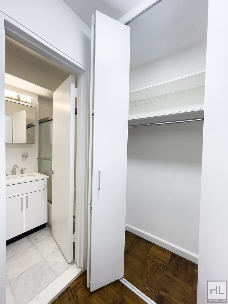 East 35 Street - Photo 6