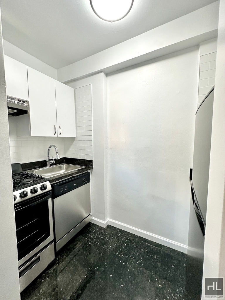 East 35 Street - Photo 3
