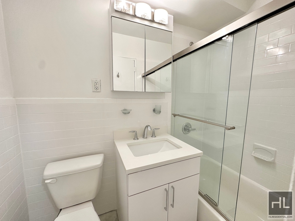 East 35 Street - Photo 7