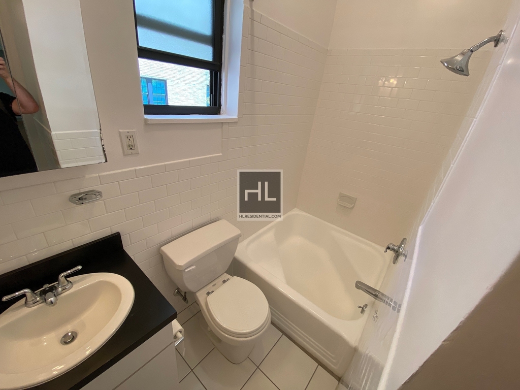 East 71 Street - Photo 4
