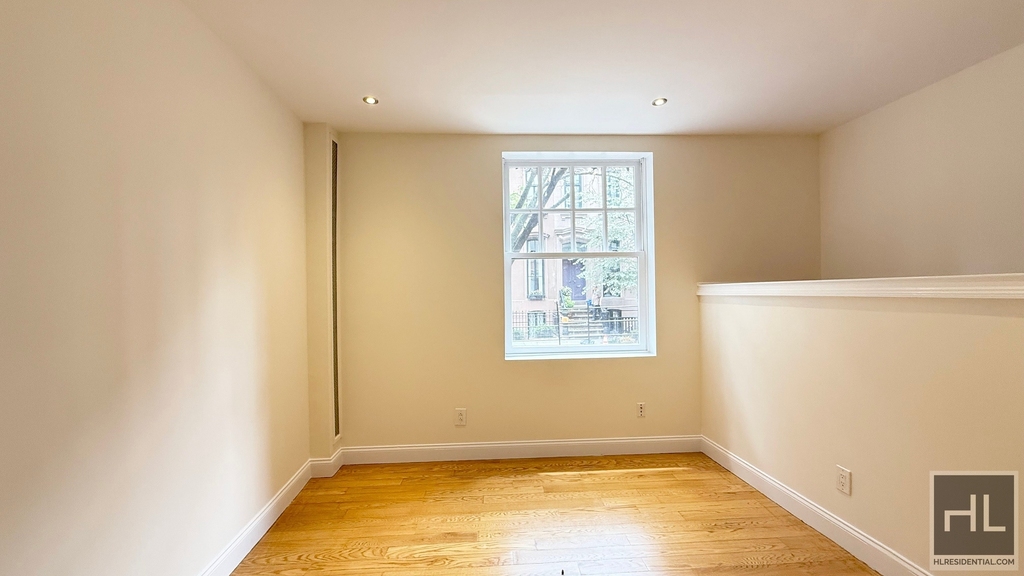West 11th Street - Photo 3
