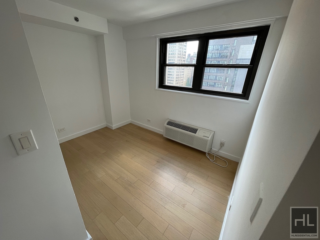 East 39th Street - Photo 5
