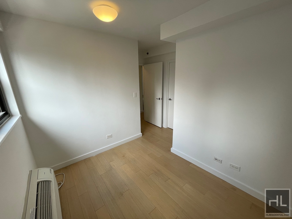 East 39th Street - Photo 6