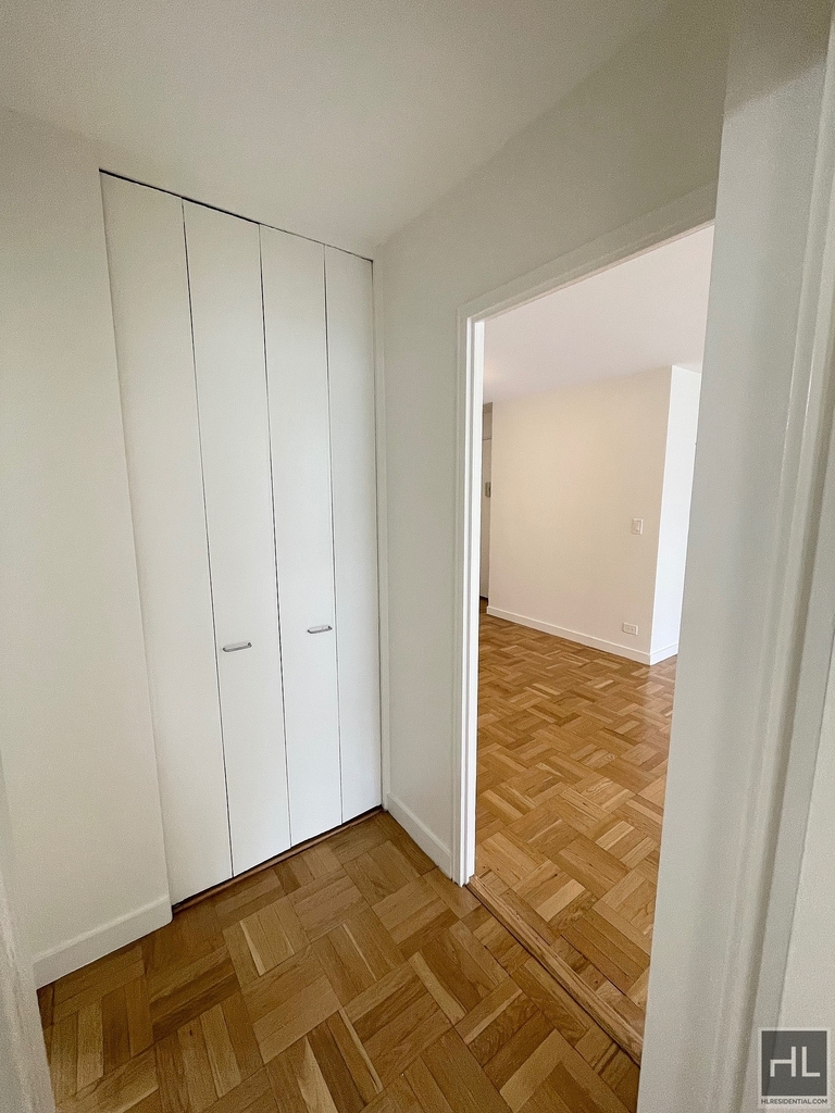East 49 Street - Photo 16