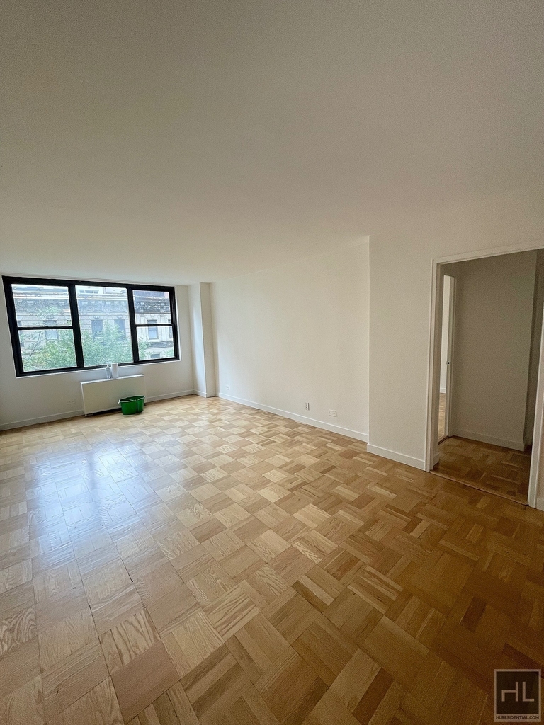 East 49 Street - Photo 2