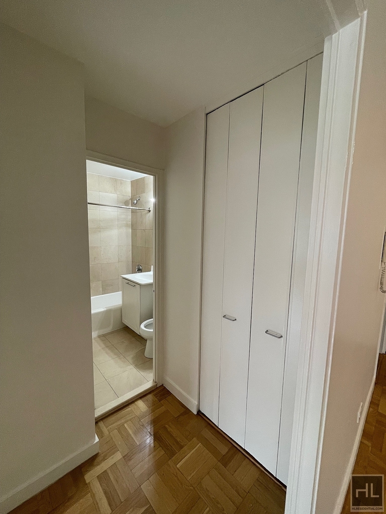 East 49 Street - Photo 15