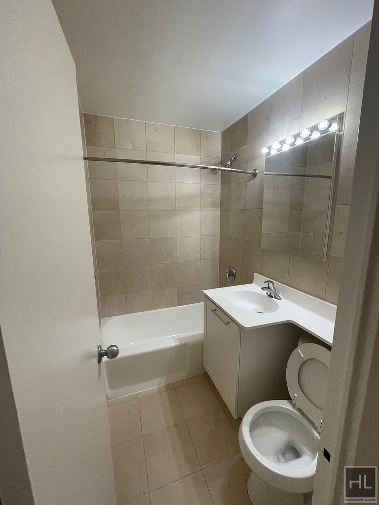 East 49 Street - Photo 10