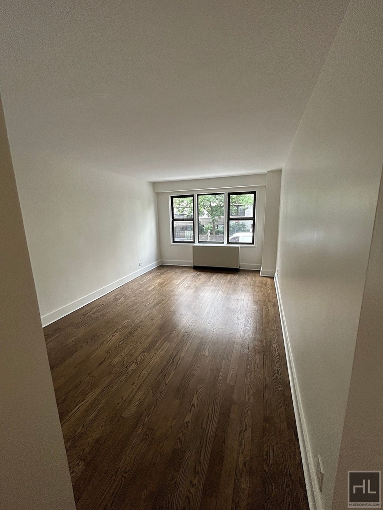 East 63 Street - Photo 4