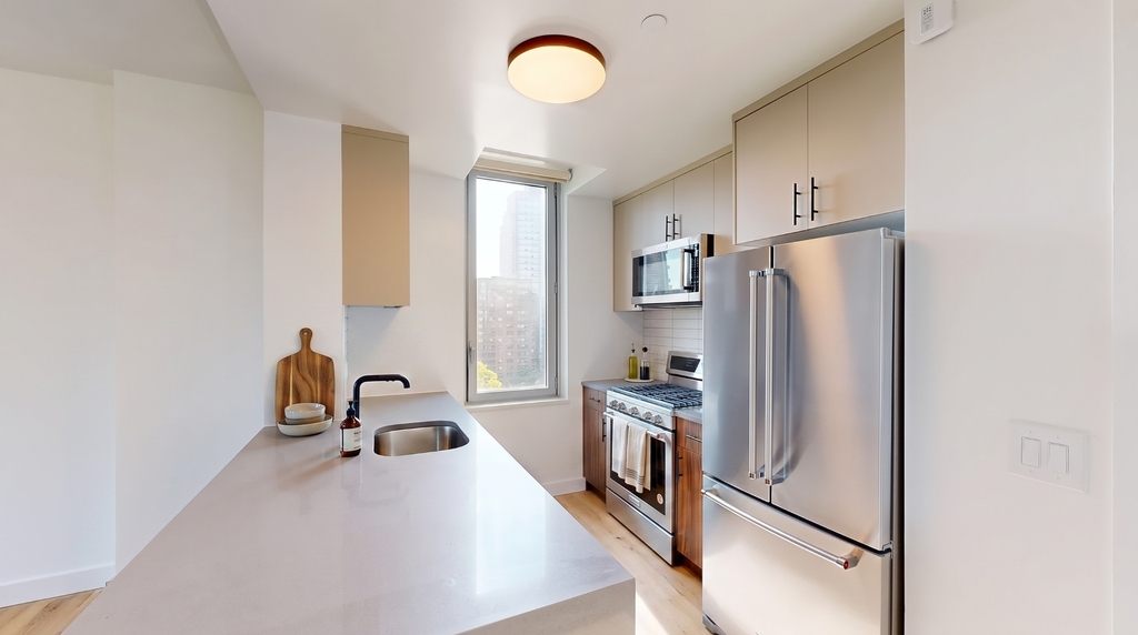 801 Amsterdam Avenue - Photo 2