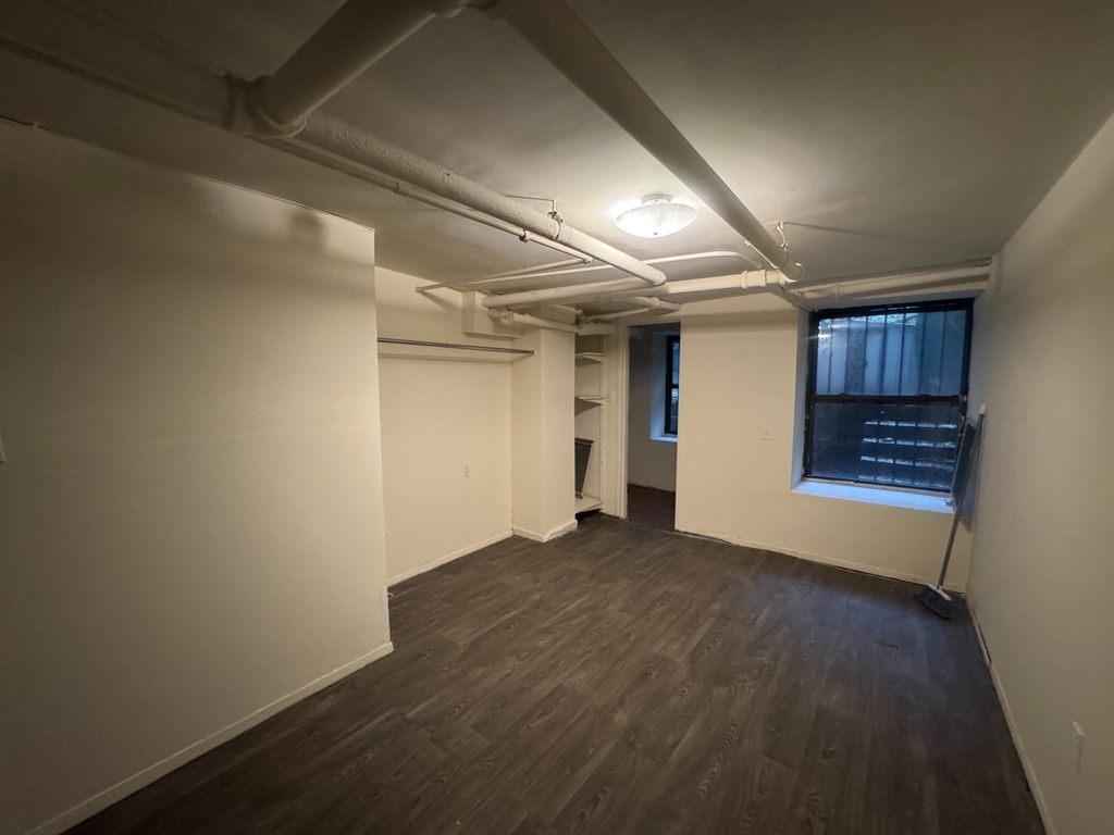 325 East 89th Street, New York, NY 10128 - Photo 7