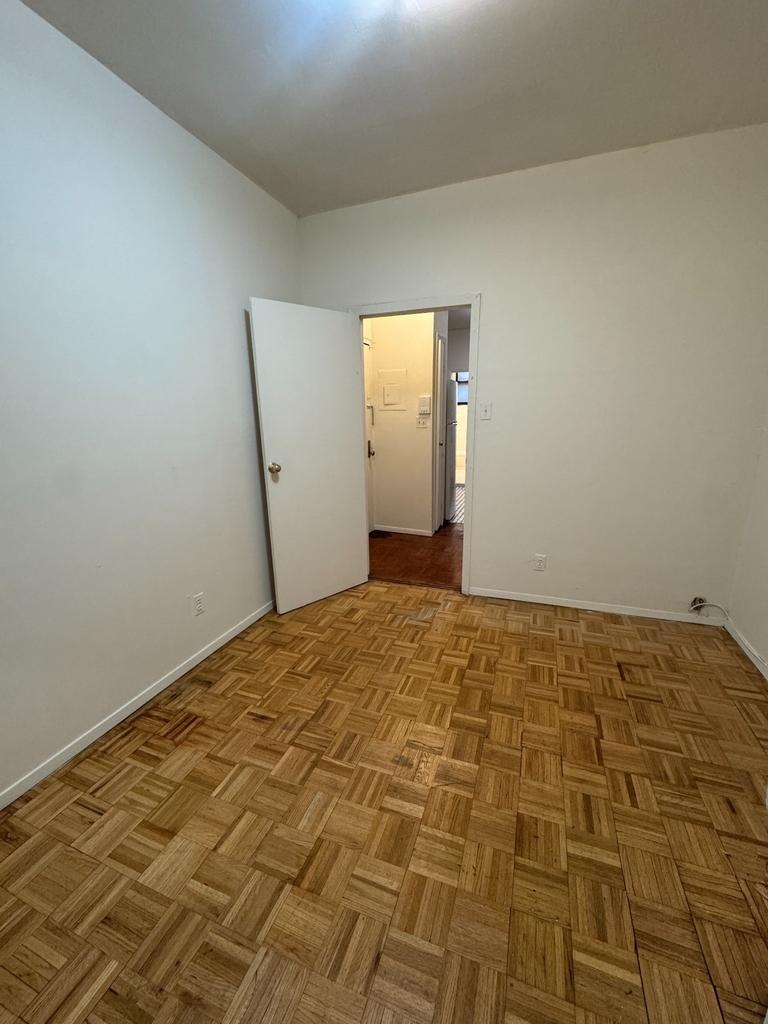 325 East 89th Street, New York, NY 10128 - Photo 2