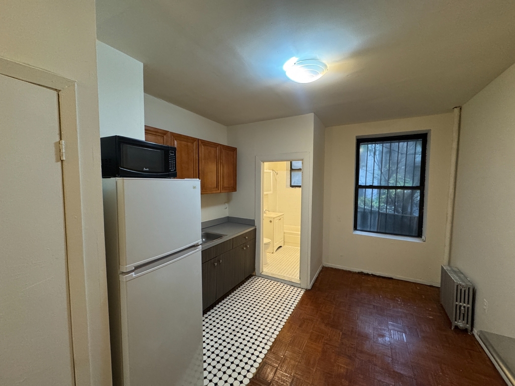 325 East 89th Street, New York, NY 10128 - Photo 5