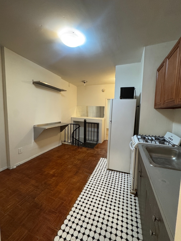 325 East 89th Street, New York, NY 10128 - Photo 0