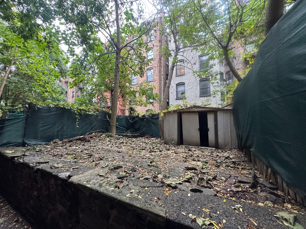 325 East 89th Street, New York, NY 10128 - Photo 8