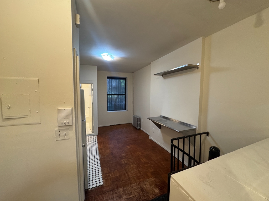 325 East 89th Street, New York, NY 10128 - Photo 4