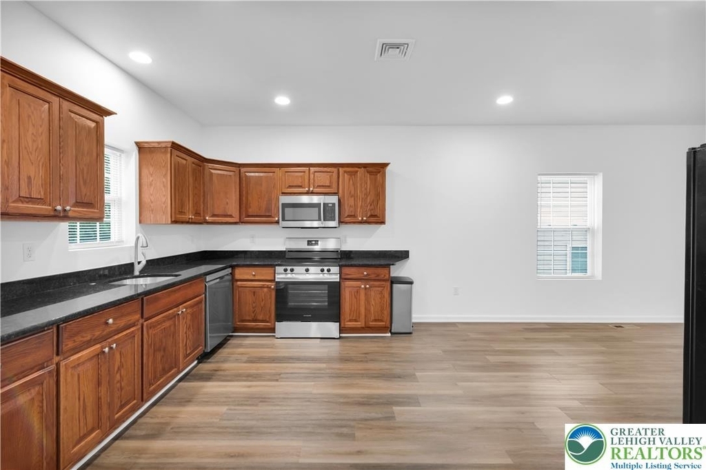 837 16th Avenue - Photo 10