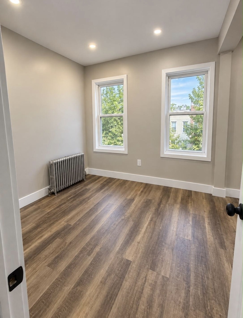 25 Marconi Place - Photo 2