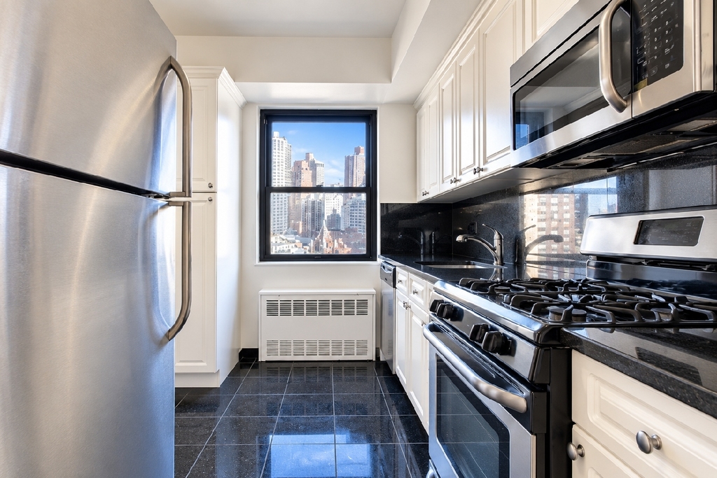 East 86th Street - Photo 1