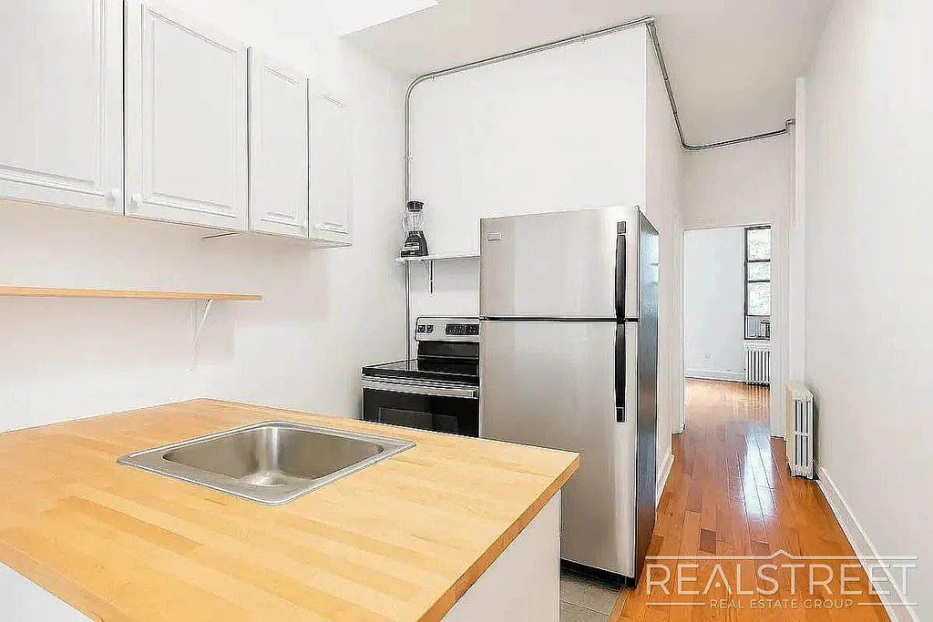 369 Menahan Street - Photo 1