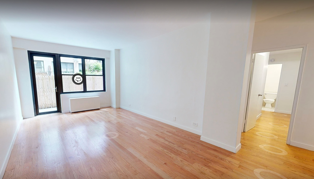 East 49th St & 2nd Ave - Photo 2