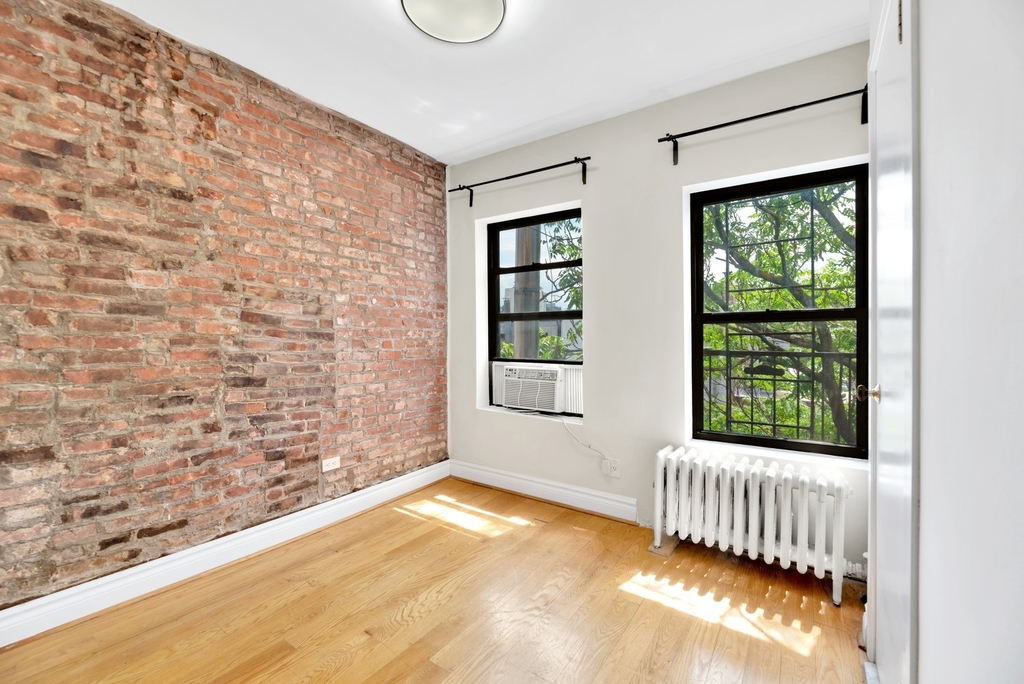 Christopher Street - Photo 1