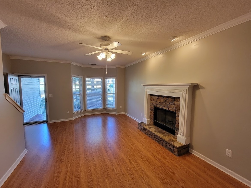 435 Southridge - Photo 2