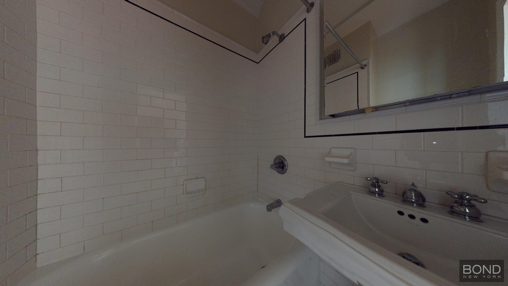 Second Avenue - Photo 2