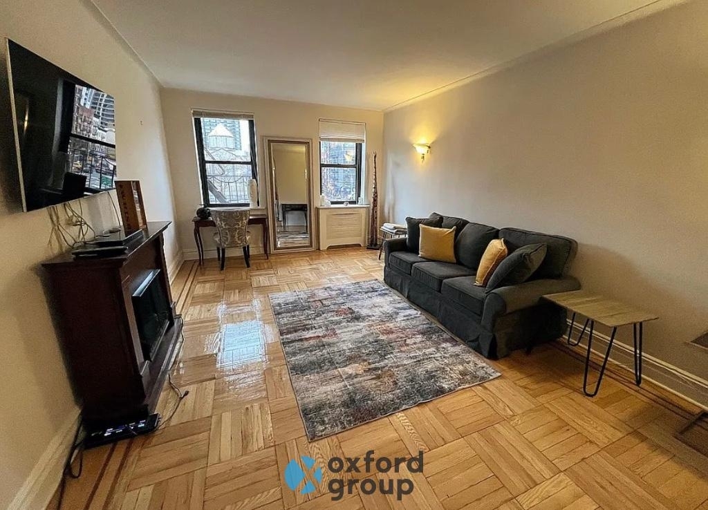 East 44th Street - Photo 2