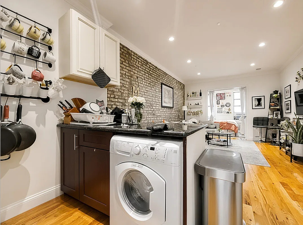 323 East 78th Street - Photo 4
