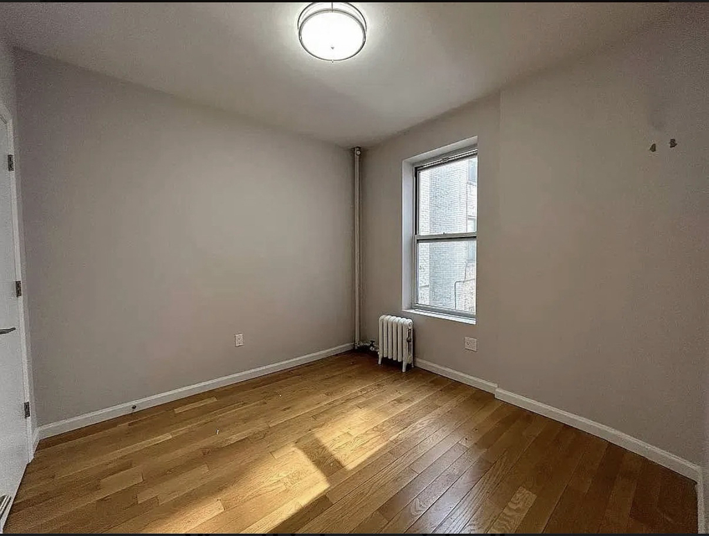 572 East 26th Street - Photo 4