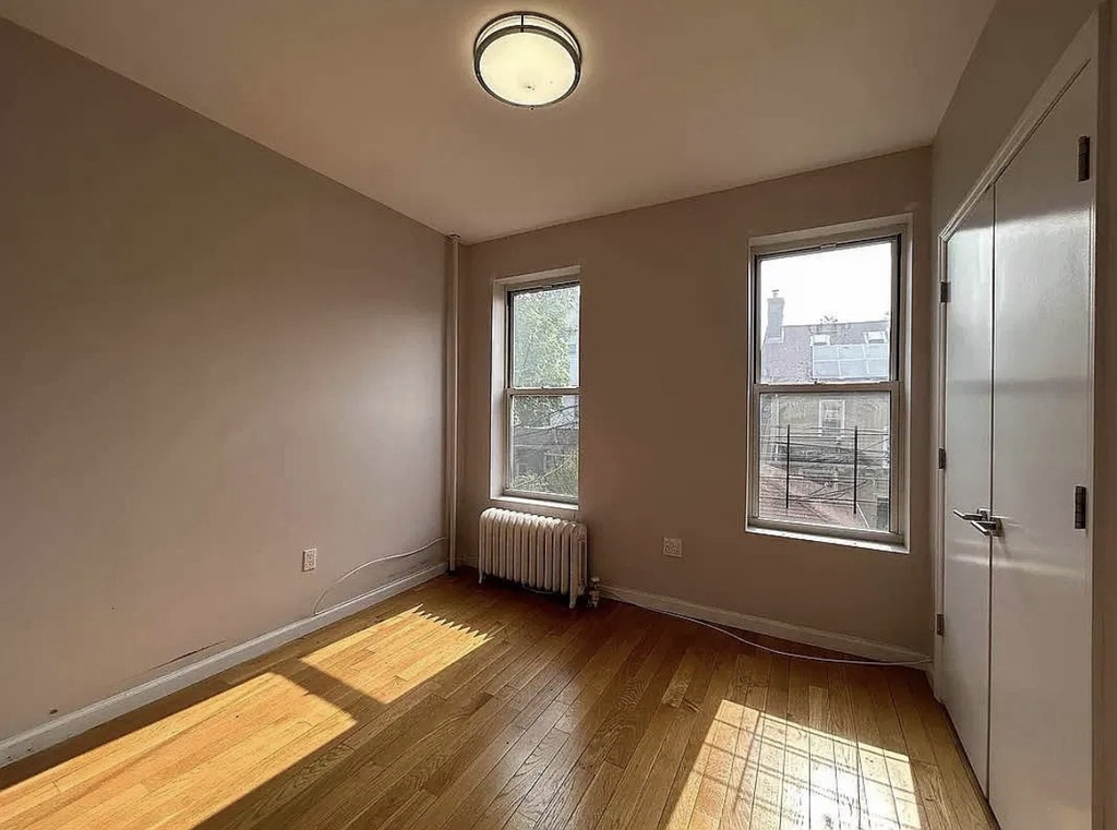 572 East 26th Street - Photo 3