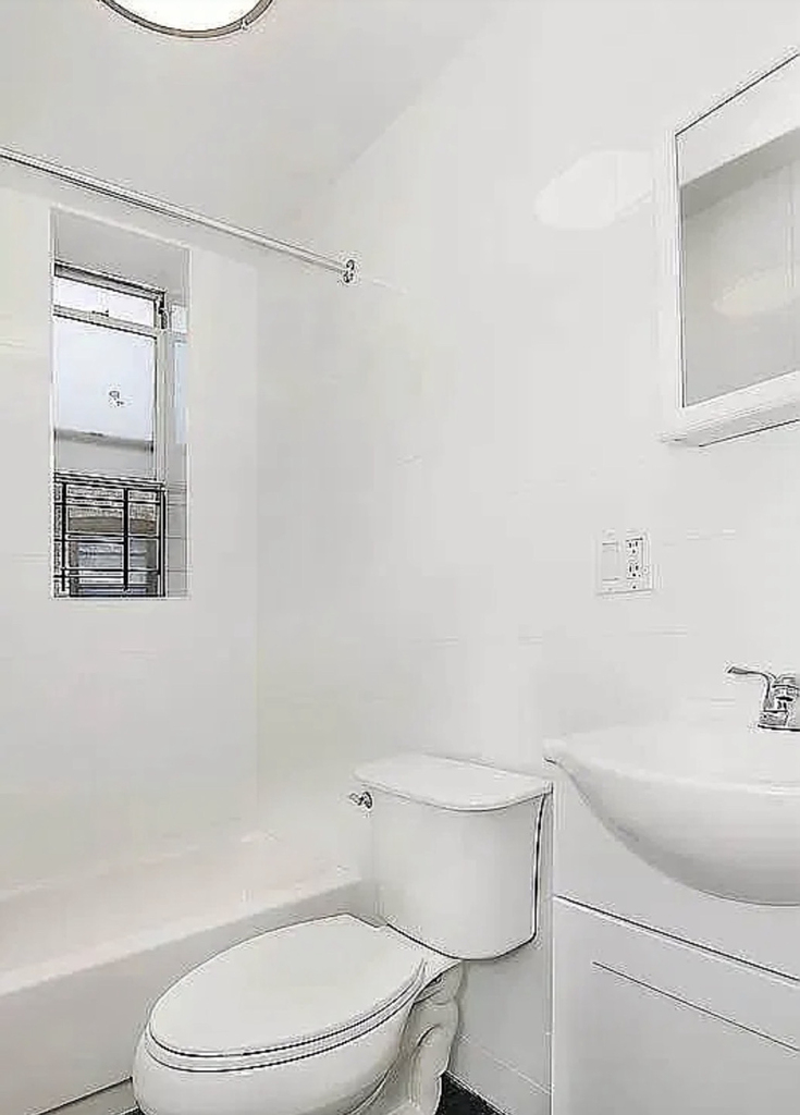572 East 26th Street - Photo 6